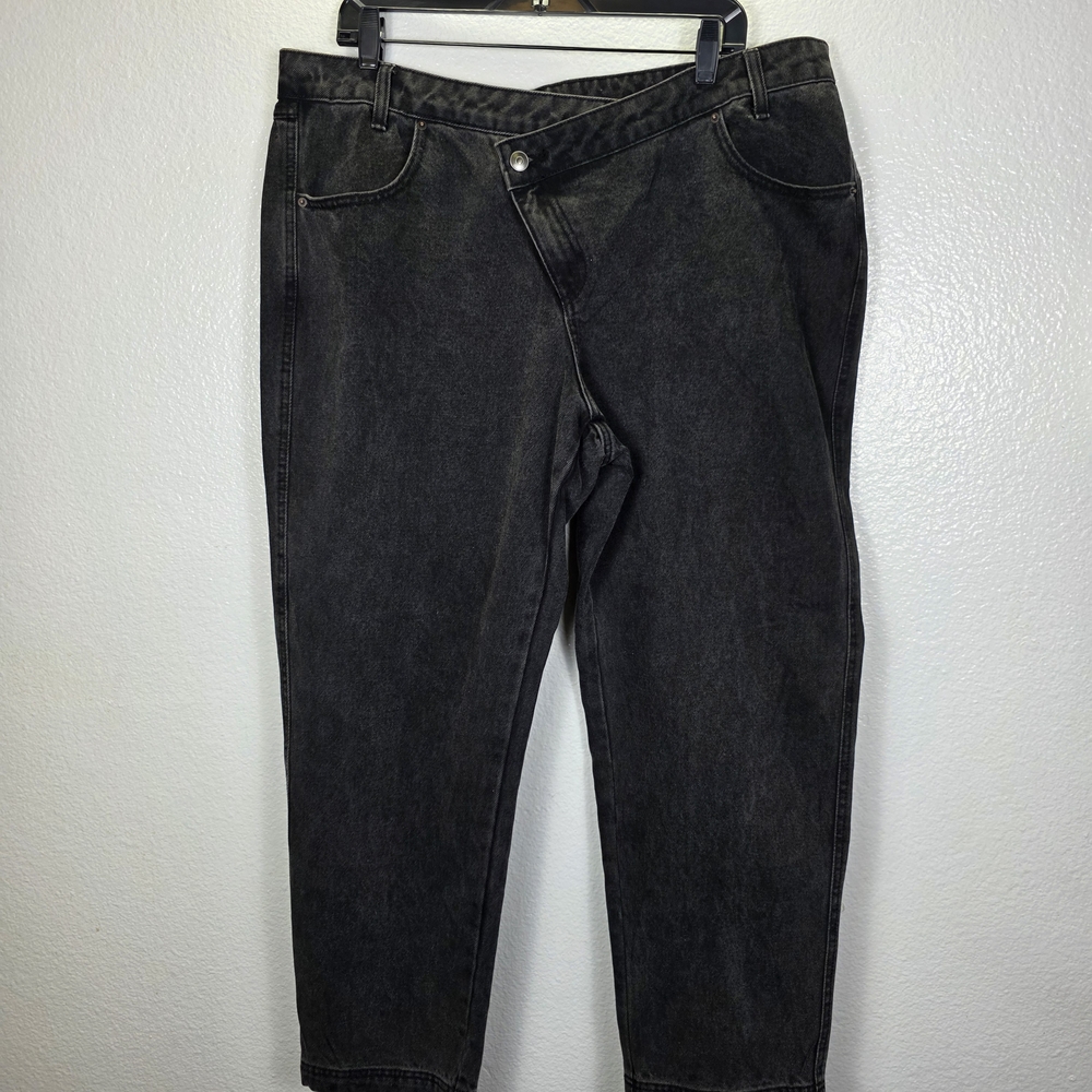 Future Collective Jeans Women's Black Tapered Leg Kahlana Barfield Brown Size 16